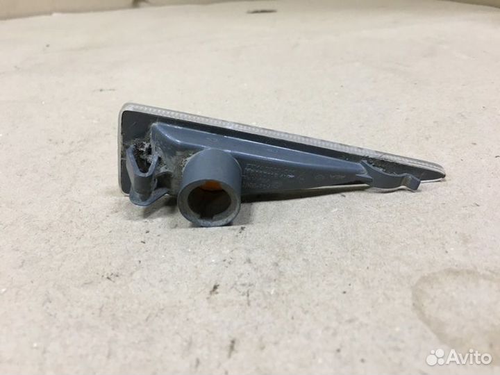 Повторитель поворота в крыло левый Renault Megane