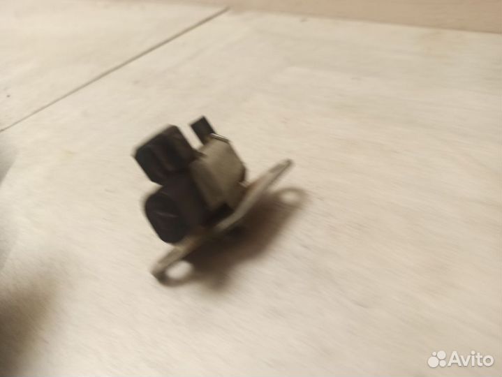 Электромагнитный клапан MR988192