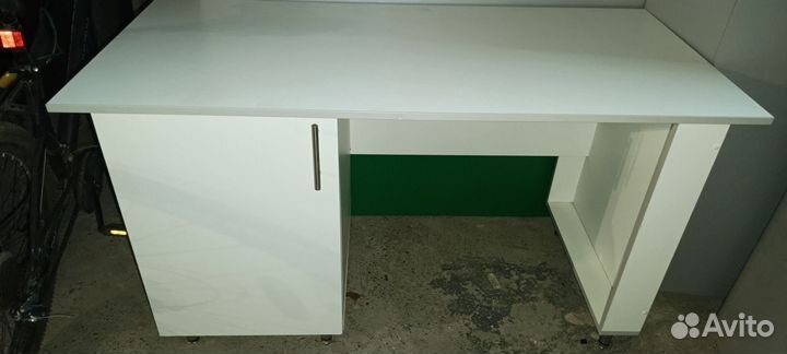 Письменный стол