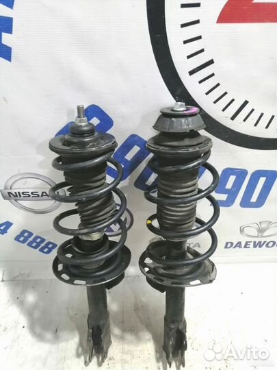 Стойки амортизатора Toyota Ractis NCP100