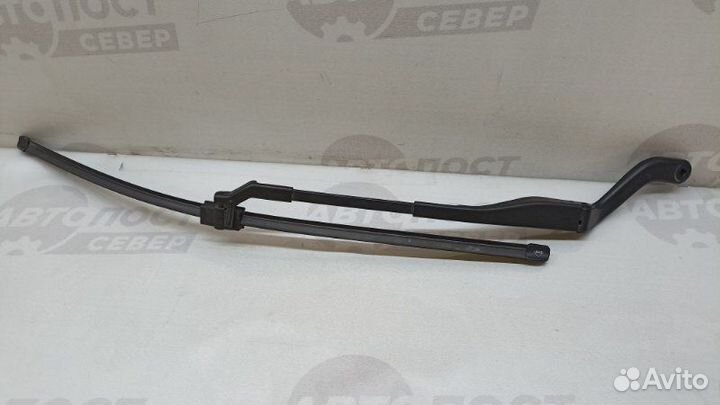Поводок стеклоочистителя передний правый
