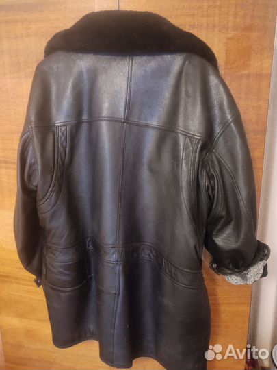 Кожаная куртка с цигейковым воротником