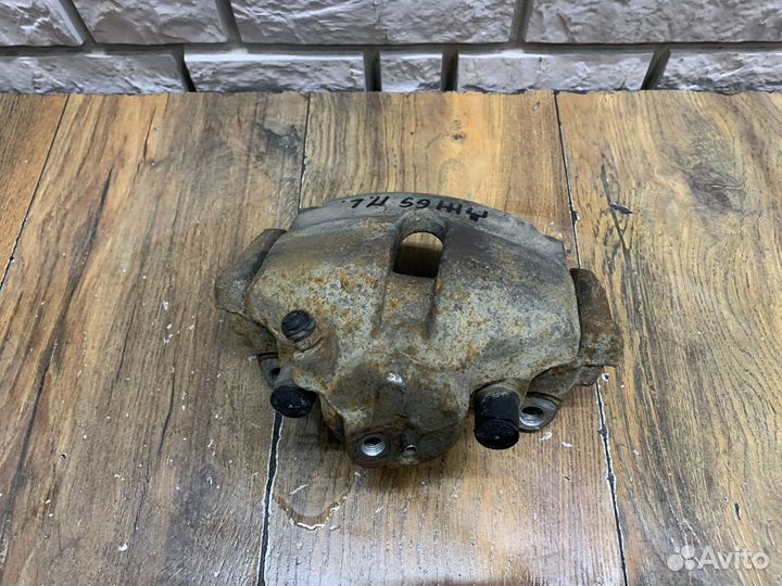 Volkswagen Jetta 6 Суппорт тормозной передний