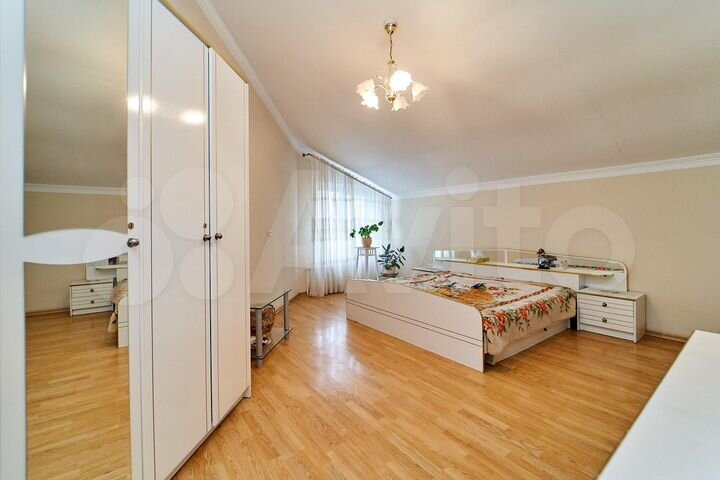3-к. квартира, 120 м², 8/8 эт.