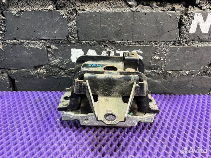 Подушка двигателя передняя правая Mitsubishi