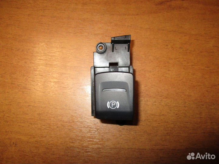 Кнопка фиксатора стояночного тормоза Audi A8 (D3)