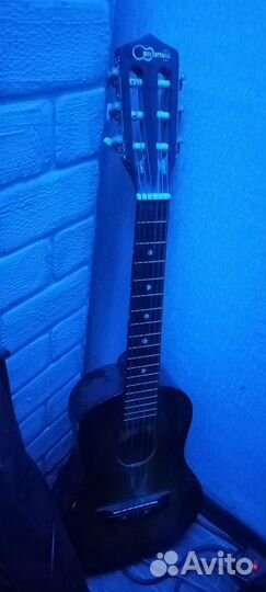 Гитара шестиструнная маленькая