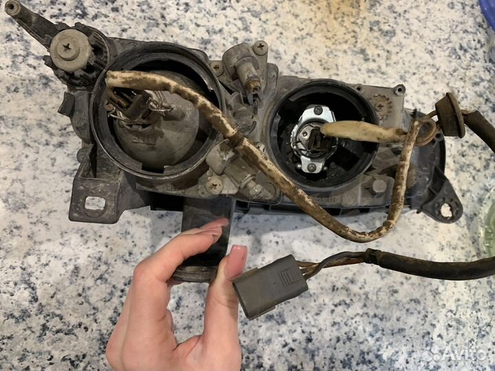 Фара правая mazda 323f