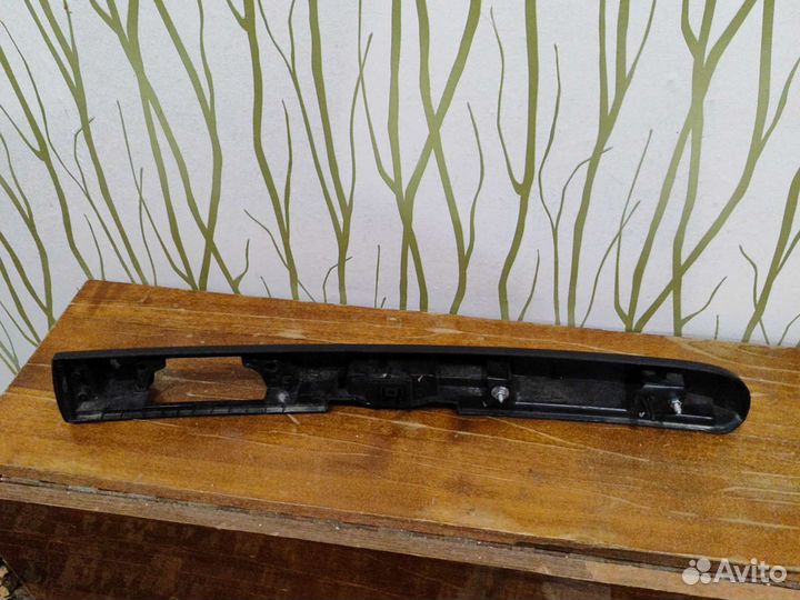 Накладка левой двери задка LADA Largus