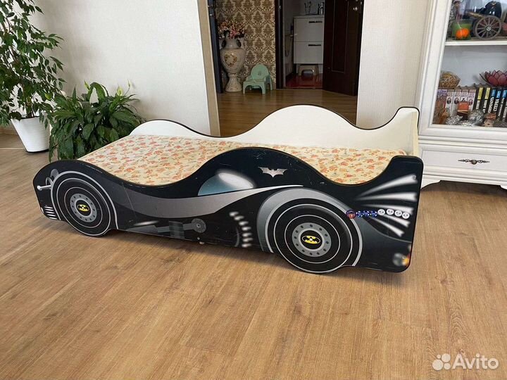 Детская кровать машинка