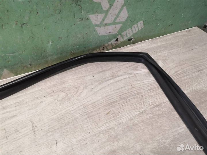 Уплотнитель стекла двери Хендай i30 12-17