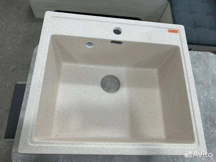 Кухонная мойка каменная