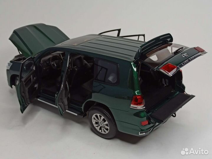 Toyota Land Cruiser 200 (LHD) Green 1:18 Kengfai