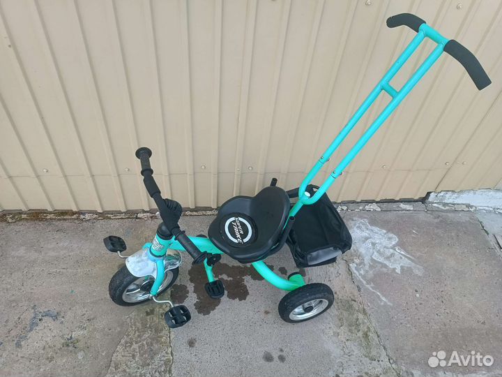 Трехколесный велосипед с ручкой