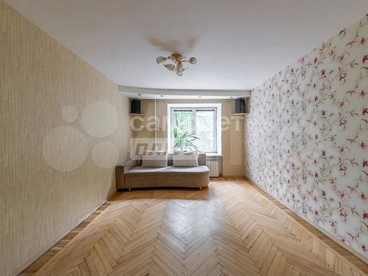 2-к. квартира, 57 м², 1/9 эт.