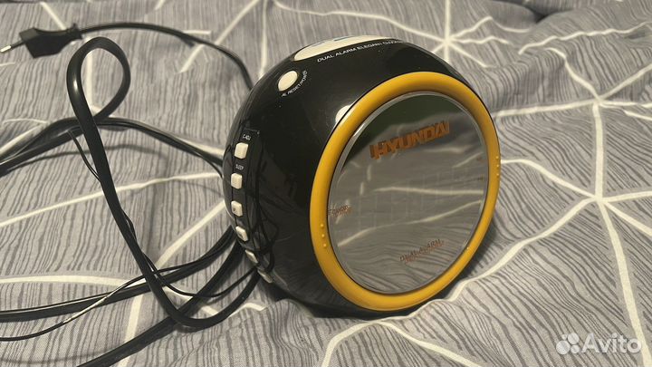 Радиочасы Hyundai H-1519