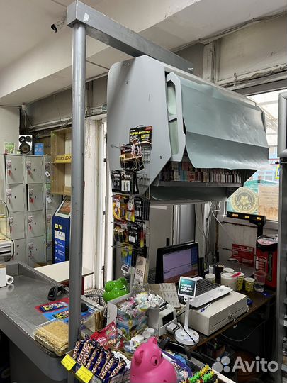 Сигаретный шкаф подвесной, сигаретный диспенсер