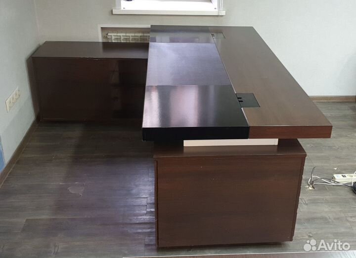 Стол руководителя с сервисной тумбой и шкафом бу