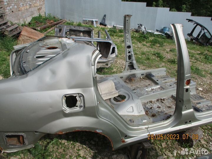 Порог со стойкой Рено Логан 2012