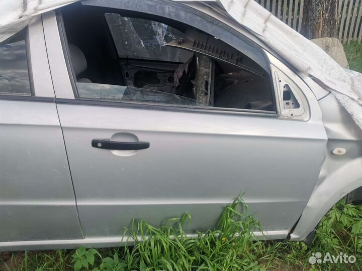 Дверь передняя левая и 2 заднии шевроле авео т250