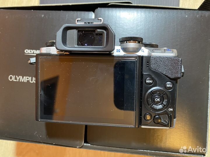 Фотоаппарат olympus om d e m10