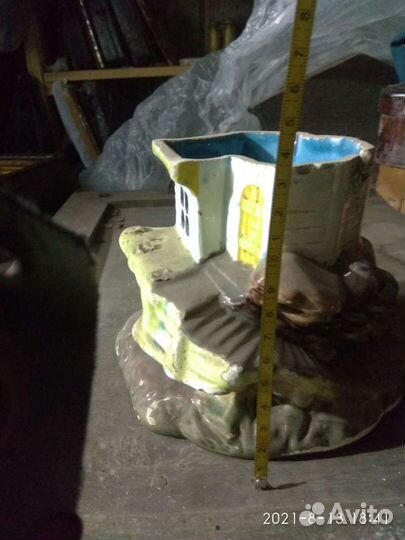 Старинная статуэтка шкатулка