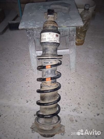 Задний самовыравниващий амортизаиор