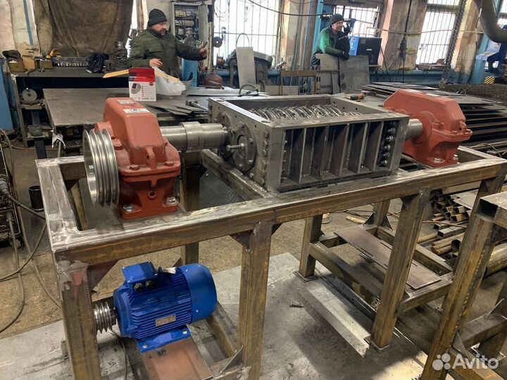 Шредер промышленный для пластика, дерева, резины