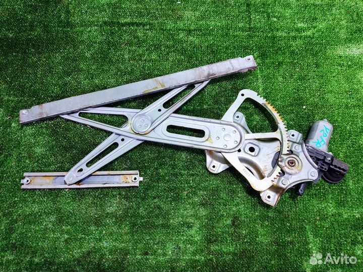 Стеклоподъемник передний правый Toyota Yaris P90