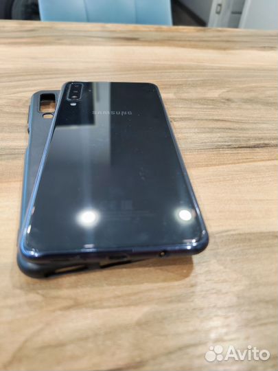 Samsung Galaxy A7 (2018), 4/64 ГБ