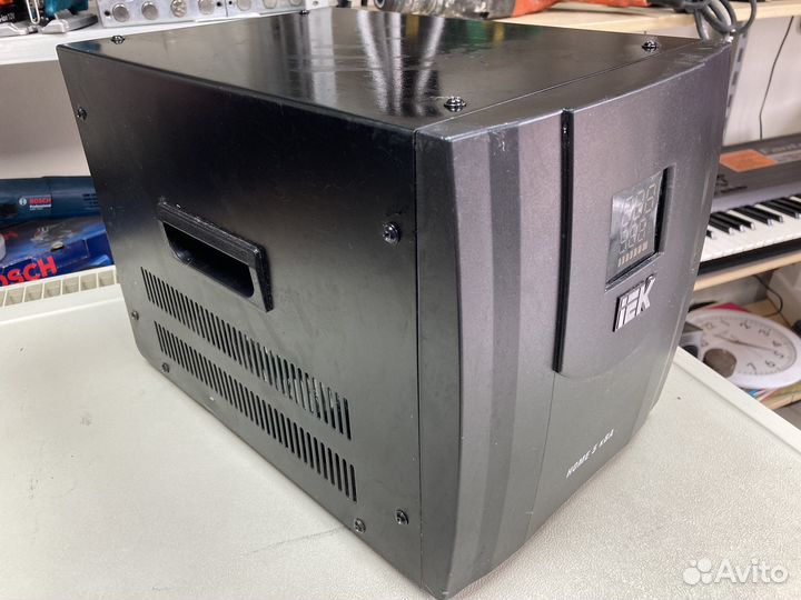 Стабилизатор напряжения iek 5000вт На запчасти