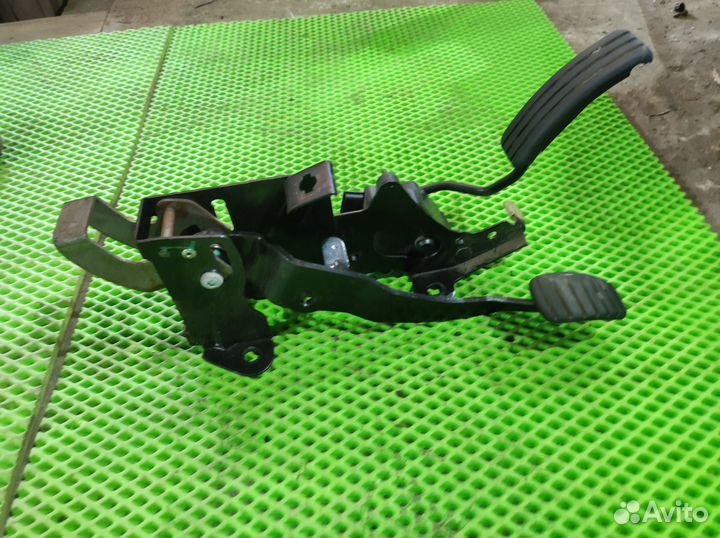 Renault Megane 2 Педаль тормоза