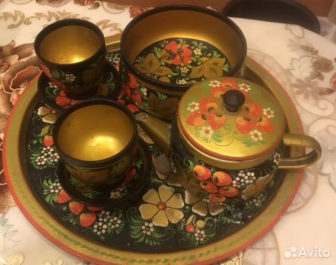 Поднос и посуда хохлама