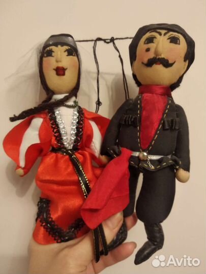 Куклы в грузинских национальных костюмах