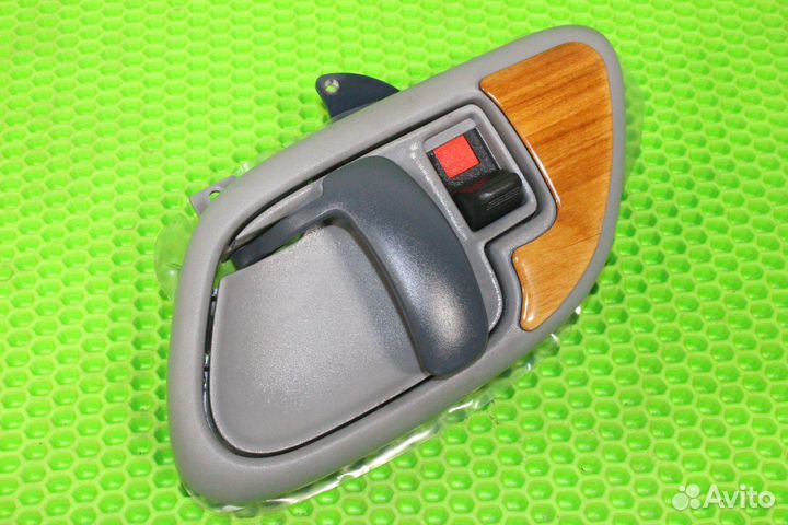 Ручка двери внутрен. правая Chevrolet Tahoe GMT400