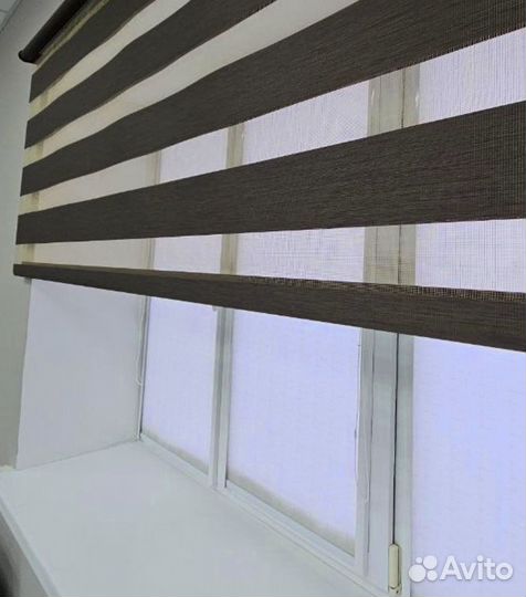 Рулонные шторы зебра для офиса