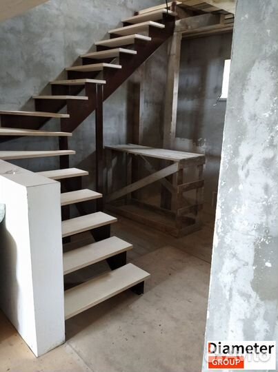 Изготовление закрытой лестницы на крышу