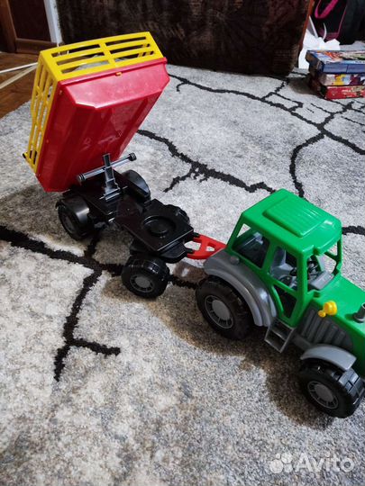 Трактор с прицепом игрушка