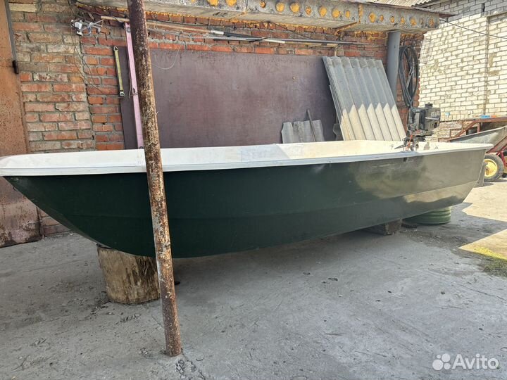 Лодка с мотором