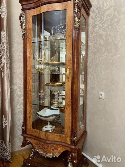 2 тумбы и подствка под тв