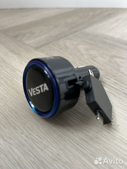 Автомобильная зарядка LADA Vesta
