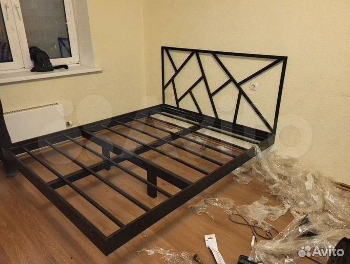 Кровать лофт с каркасом из металла