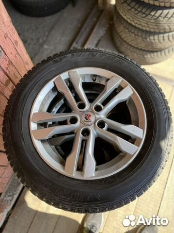 Комплект зимних колес 215/60/16 Nissan