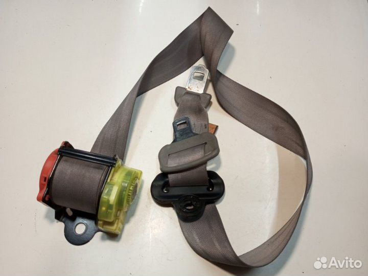 Ремень безопасности задний левый Mazda Premacy