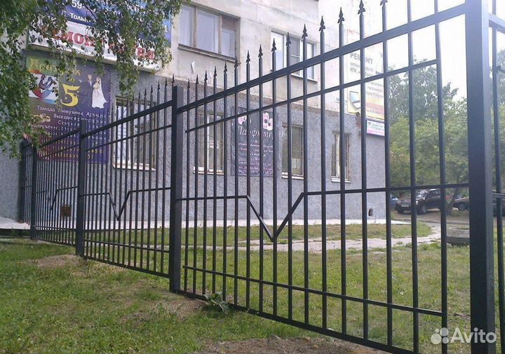 Забор из профильной трубы, заборные секции