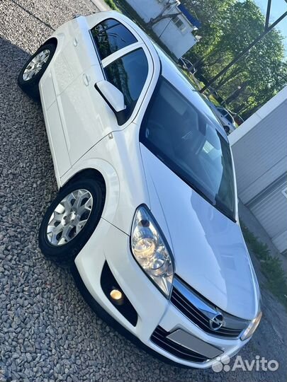 Opel Astra 1.6 МТ, 2011, 235 000 км