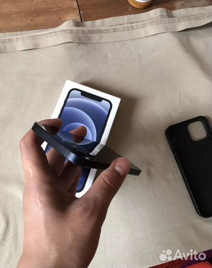iPhone 12, 64 ГБ