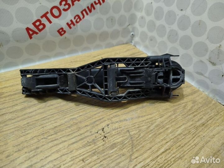 Ручка наружная передней правой двери Skoda Octavia