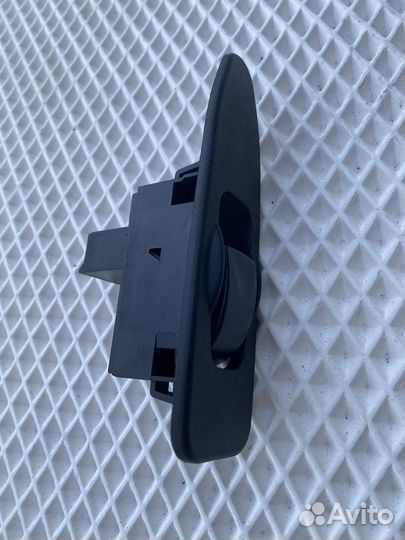 Кнопка стеклоподьемника Mitsubishi carisma