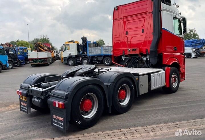 Pазбираем грузовик Mercedes-Benz Actros mpiv с 201